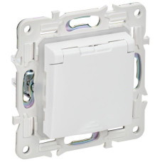 Розетка 1-м SKANDY 16А IP44 с заземл. защ. шторки с крышкой SK-R11W арктич. бел. IEK SK-R16-16-44-K01